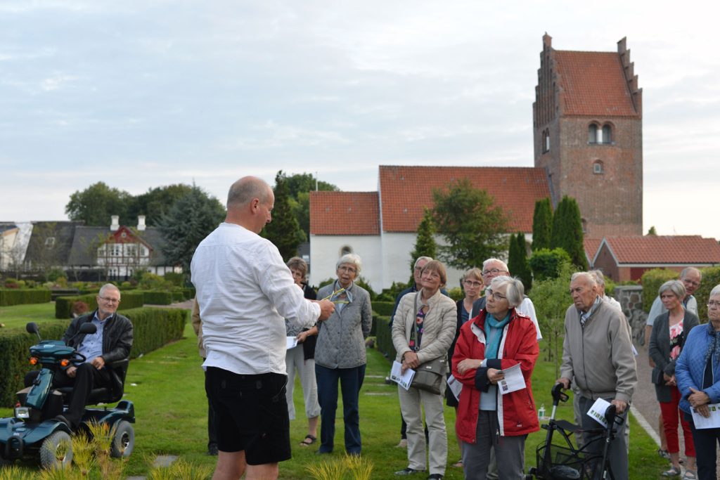 John på kirkegården - Søften Nyt - Foto: Anders Godtfred-Rasmussen.