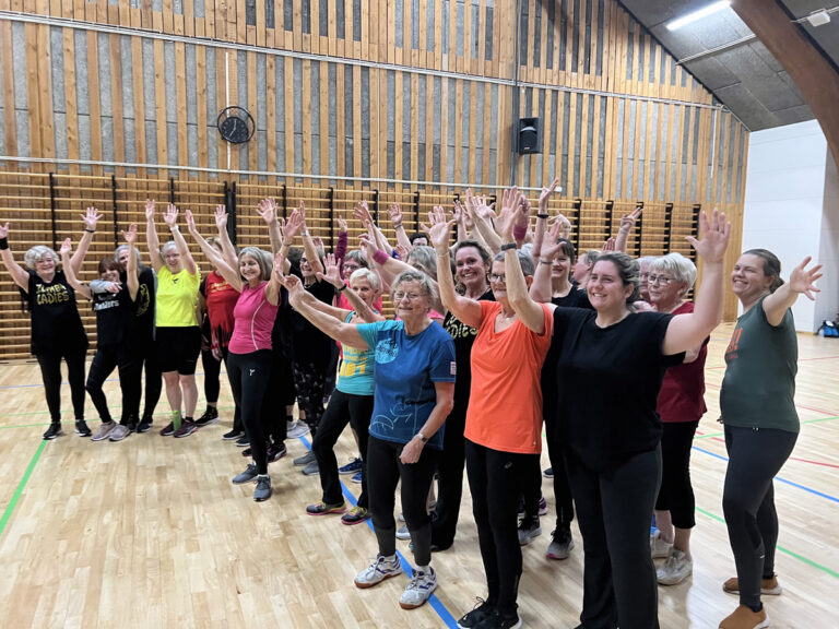 Alle siger hej til Zumba - Søften Nyt - Foto: Anders Godtfred-Rasmussen.