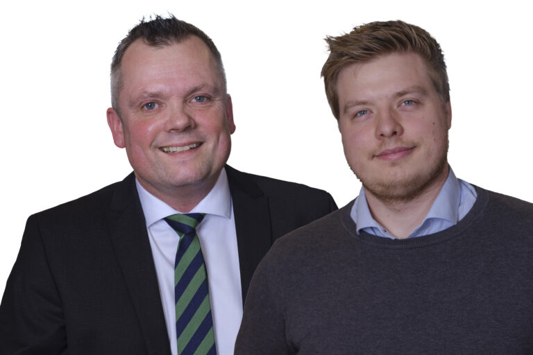 René Schneider (K) og Kristoffer Merrild (A) - Søften Nyt - Foto: Preben Stentoft - Grafisk bearbejdelse: Anders Godtfred-Rasmussen.