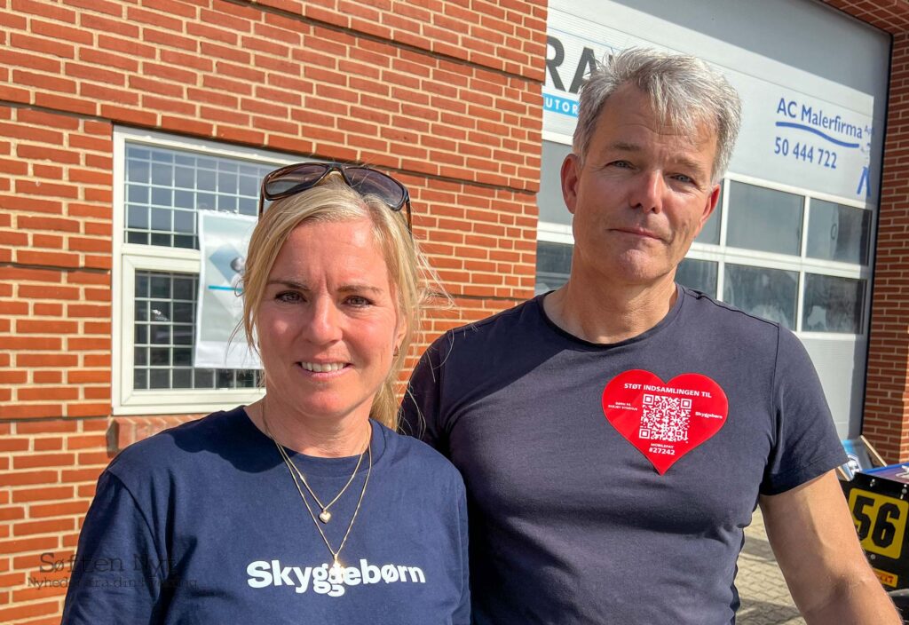 Anne Kathrine Kragh arbejder for Skyggebørn, og Martin Fasdal er frivillig. De kommer begge til at medvirke i en anden artikel om sorggruppen Skyggebørn, men de var begge glade for at være med på dagen, og at halvdelen af de indsamlede penge kommer til at gå til sorggruppen Skyggebørn. Foto: Anders Godtfred-Rasmussen - Søften Nyt.