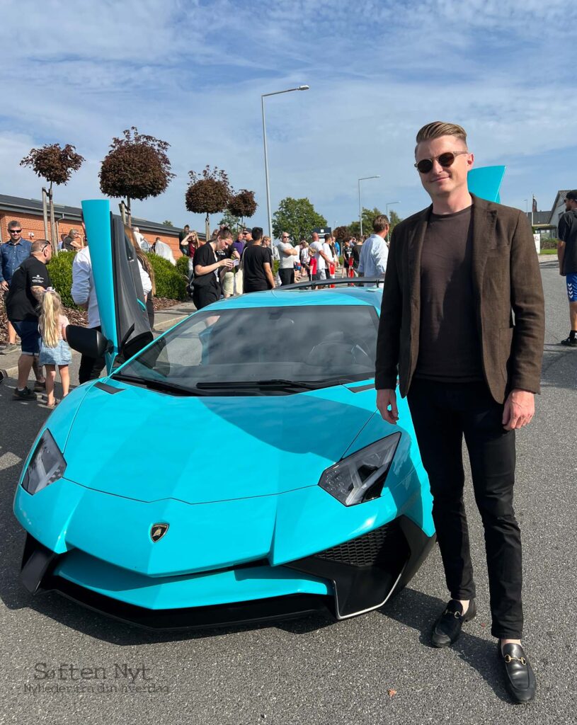 Jacob Lausten havde denne gang to biler med til Hinnerup, en Ferrari og denne Lamborghini. Begge biler var meget ombejlede og på farten i alle de timer arrangementet varede. Foto: Anders Godtfred-Rasmussen - Søften Nyt.