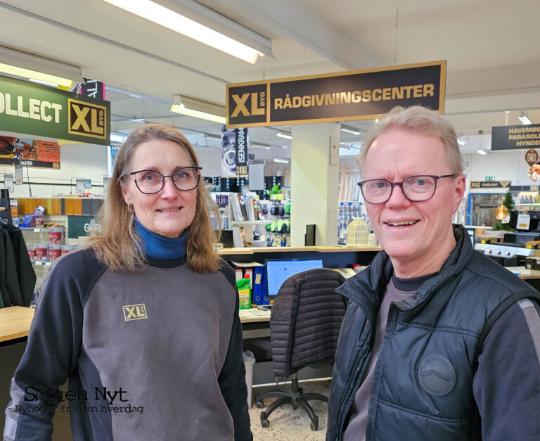 Tina Skov Madsen og Allan Rud Madsen står bag disken lidt endnu, men fredag den 31. januar er den sidste dag, hvor du kan møde dem inden de nye ejere tager over. Foto: Anders Godtfred-Rasmussen - Søften Nyt.