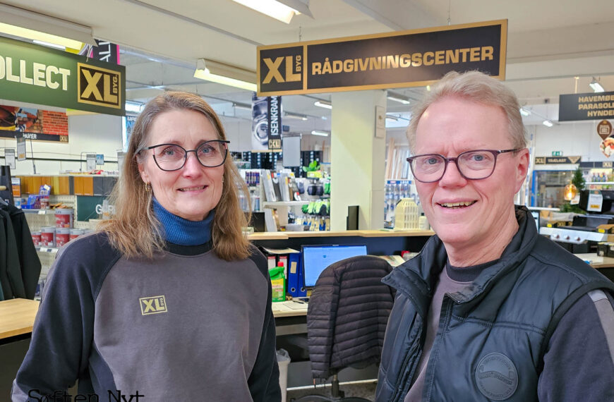 Tina Skov Madsen og Allan Rud Madsen står bag disken lidt endnu, men fredag den 31. januar er den sidste dag, hvor du kan møde dem inden de nye ejere tager over. Foto: Anders Godtfred-Rasmussen - Søften Nyt.